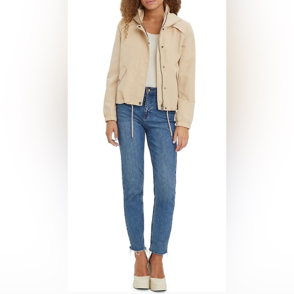 Vero Moda Jackets & Blazers - NWOT Vero Moda Lightweight Hooded Short Parka Size Medium